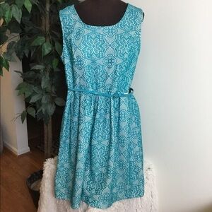 George teal and white belted sleevesless dress
Woman’s size XL 16-18